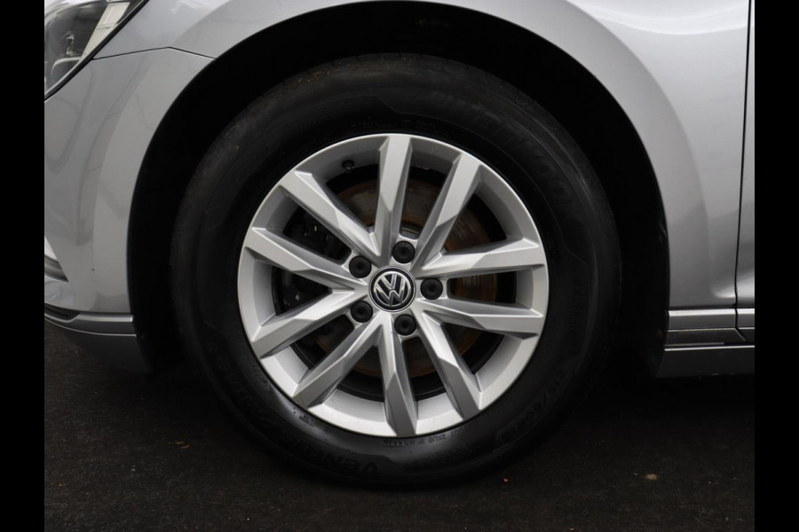 Volkswagen Passat 1.4 TSI Comfortline | Stoelverwarming | Trekhaak | Adaptive cruise | Climate control | Navigatie | Parkeerhulp | Bluetooth | DAB