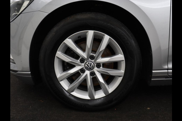 Volkswagen Passat 1.4 TSI Comfortline | Stoelverwarming | Trekhaak | Adaptive cruise | Climate control | Navigatie | Parkeerhulp | Bluetooth | DAB