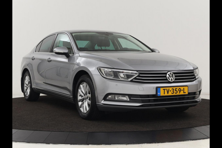 Volkswagen Passat 1.4 TSI Comfortline | Stoelverwarming | Trekhaak | Adaptive cruise | Climate control | Navigatie | Parkeerhulp | Bluetooth | DAB