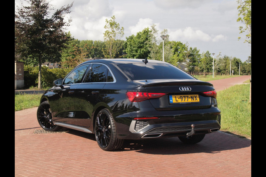 Audi A3 Limousine 35 TFSI S edition Dubbele S-line | Apple Carplay | Nederlandse Auto | Trekhaak |
