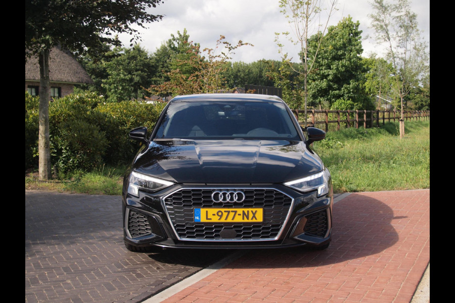 Audi A3 Limousine 35 TFSI S edition Dubbele S-line | Apple Carplay | Nederlandse Auto | Trekhaak |
