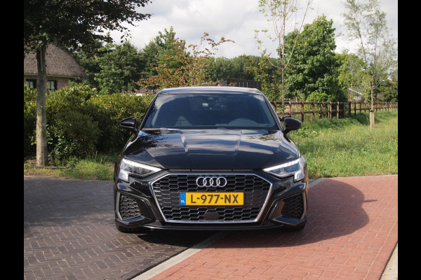 Audi A3 Limousine 35 TFSI S edition Dubbele S-line | Apple Carplay | Nederlandse Auto | Trekhaak |