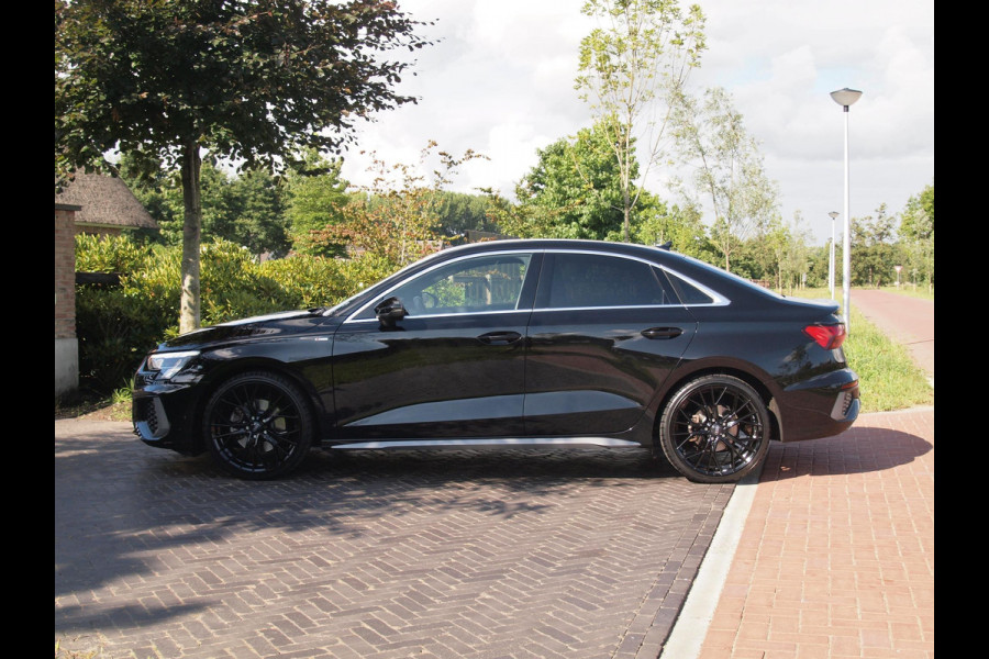 Audi A3 Limousine 35 TFSI S edition Dubbele S-line | Apple Carplay | Nederlandse Auto | Trekhaak |
