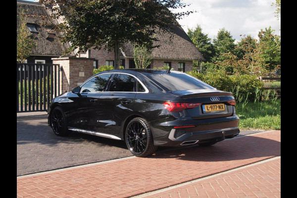 Audi A3 Limousine 35 TFSI S edition Dubbele S-line | Apple Carplay | Nederlandse Auto | Trekhaak |