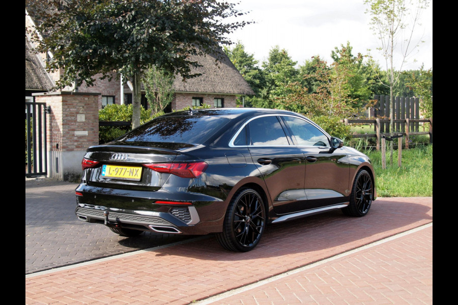 Audi A3 Limousine 35 TFSI S edition Dubbele S-line | Apple Carplay | Nederlandse Auto | Trekhaak |