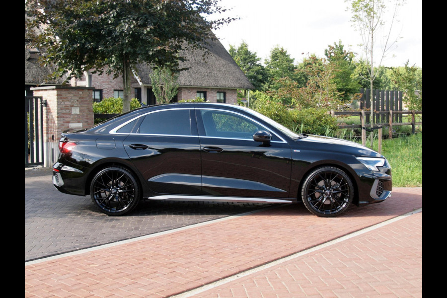 Audi A3 Limousine 35 TFSI S edition Dubbele S-line | Apple Carplay | Nederlandse Auto | Trekhaak |