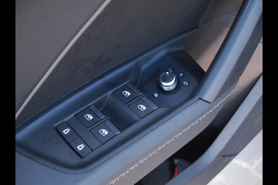 Audi A3 Limousine 35 TFSI S edition Dubbele S-line | Apple Carplay | Nederlandse Auto | Trekhaak |