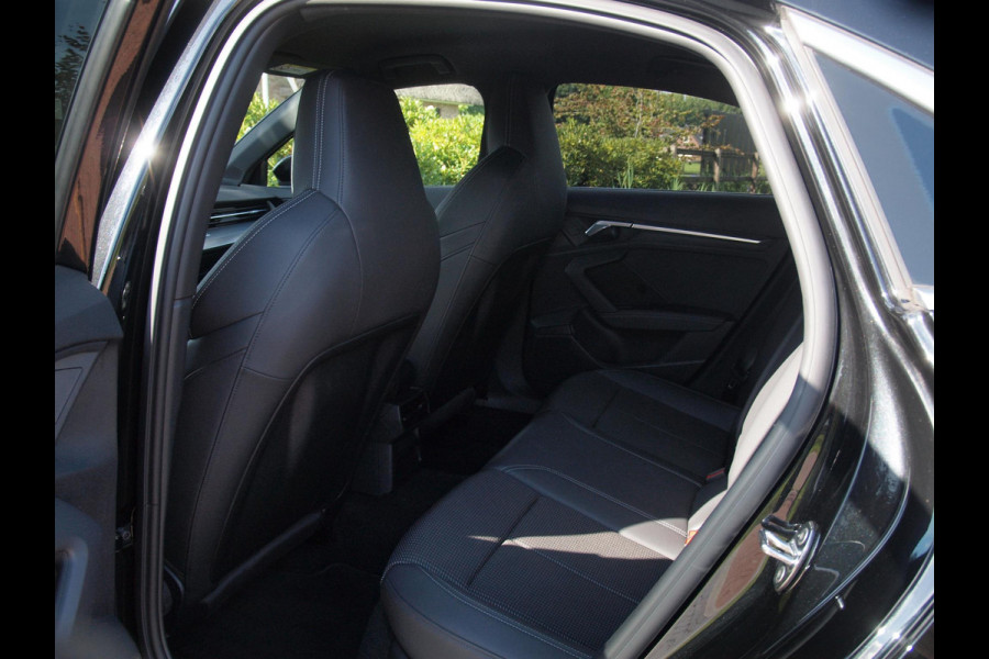 Audi A3 Limousine 35 TFSI S edition Dubbele S-line | Apple Carplay | Nederlandse Auto | Trekhaak |
