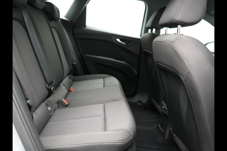 Audi Q4 e-tron Sportback 35 Edition 55 kWh 170pk Dealer O.H INCL BTW | Adaptive Cruise | Camera | Verwarmde Stoelen | Virtual | Front Assist | Navigatie | DAB |