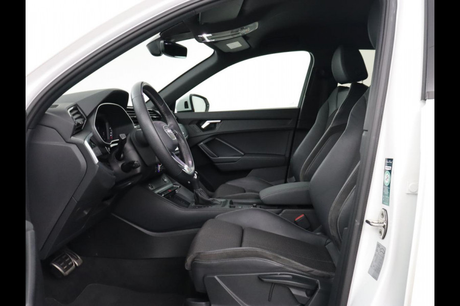 Audi Q3 45 TFSI e S edition | Stoelverwarming | Adaptive cruise | Carplay | 19'' | Virtual Cockpit | Sportstoelen | Half leder | Full LED | Parkeerhulp | PHEV | Plug In