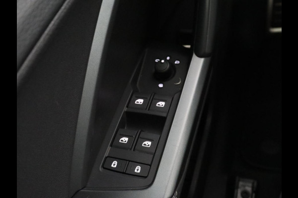 Audi Q3 45 TFSI e S edition | Stoelverwarming | Adaptive cruise | Carplay | 19'' | Virtual Cockpit | Sportstoelen | Half leder | Full LED | Parkeerhulp | PHEV | Plug In