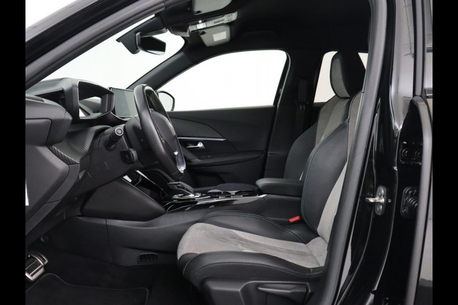 Peugeot e-2008 EV GT Pack 50 kWh | Stoelverwarming | Alcantara | Adaptive cruise | Camera | Carplay | Navigatie | Keyless | Digital Cockpit | Dodehoek detectie | Climate control