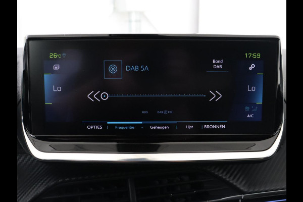 Peugeot e-2008 EV GT Pack 50 kWh | Stoelverwarming | Alcantara | Adaptive cruise | Camera | Carplay | Navigatie | Keyless | Digital Cockpit | Dodehoek detectie | Climate control