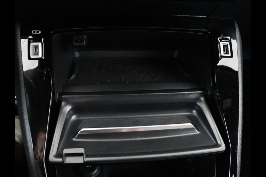 Peugeot e-2008 EV GT Pack 50 kWh | Stoelverwarming | Alcantara | Adaptive cruise | Camera | Carplay | Navigatie | Keyless | Digital Cockpit | Dodehoek detectie | Climate control