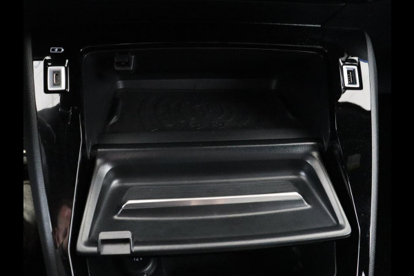 Peugeot e-2008 EV GT Pack 50 kWh | Stoelverwarming | Alcantara | Adaptive cruise | Camera | Carplay | Navigatie | Keyless | Digital Cockpit | Dodehoek detectie | Climate control