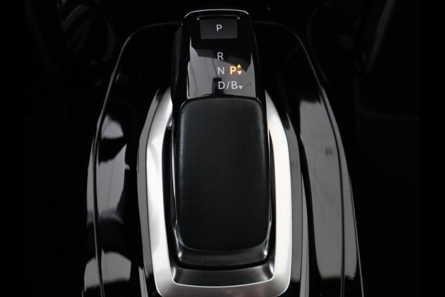 Peugeot e-2008 EV GT Pack 50 kWh | Stoelverwarming | Alcantara | Adaptive cruise | Camera | Carplay | Navigatie | Keyless | Digital Cockpit | Dodehoek detectie | Climate control