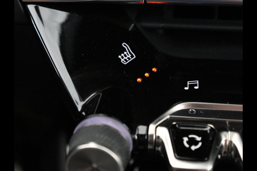 Peugeot e-2008 EV GT Pack 50 kWh | Stoelverwarming | Alcantara | Adaptive cruise | Camera | Carplay | Navigatie | Keyless | Digital Cockpit | Dodehoek detectie | Climate control