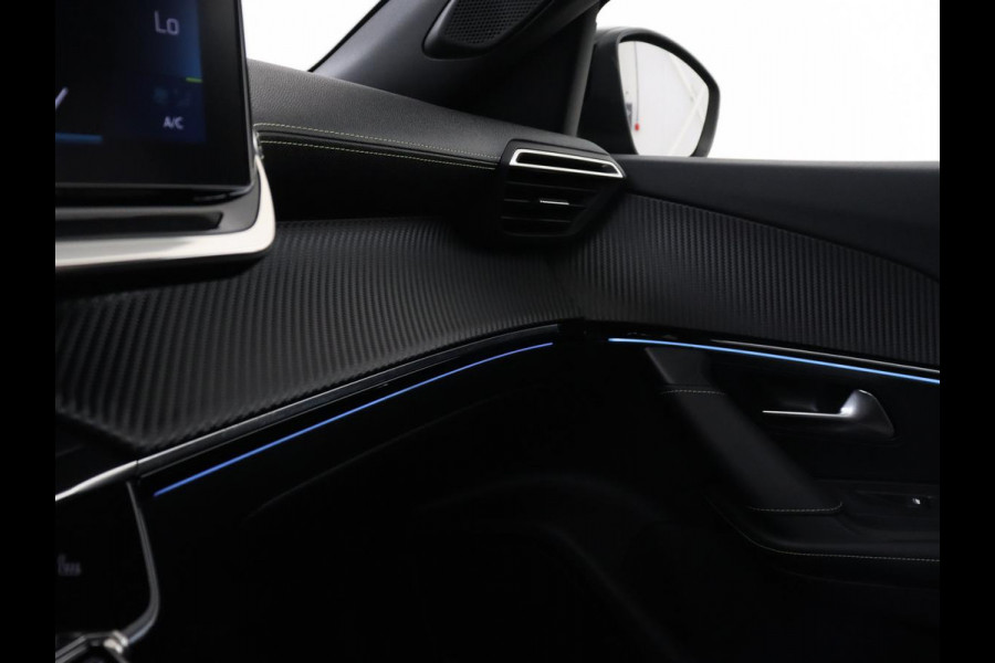 Peugeot e-2008 EV GT Pack 50 kWh | Stoelverwarming | Alcantara | Adaptive cruise | Camera | Carplay | Navigatie | Keyless | Digital Cockpit | Dodehoek detectie | Climate control