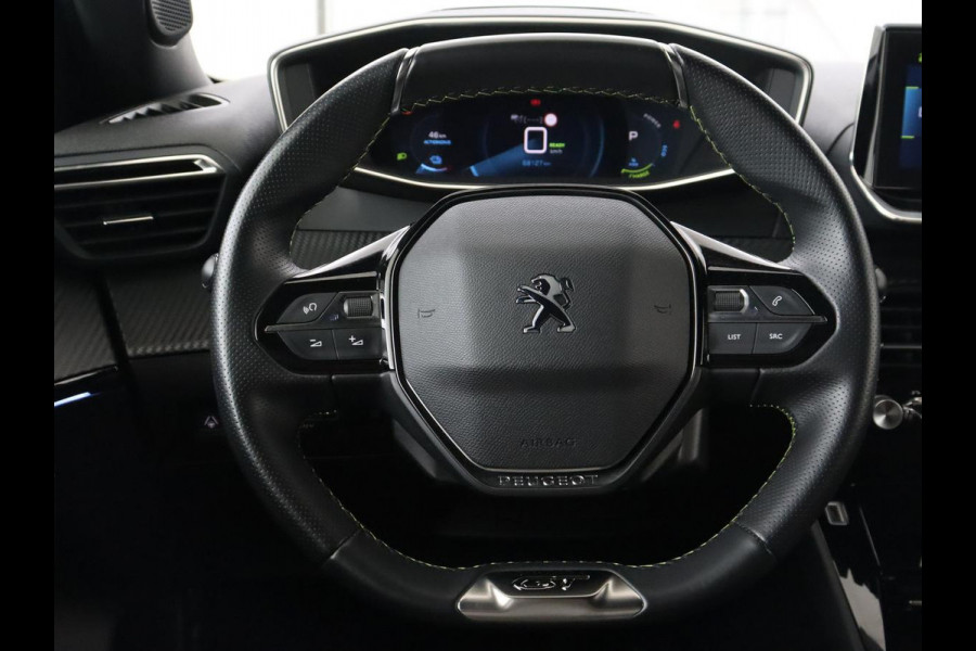 Peugeot e-2008 EV GT Pack 50 kWh | Stoelverwarming | Alcantara | Adaptive cruise | Camera | Carplay | Navigatie | Keyless | Digital Cockpit | Dodehoek detectie | Climate control