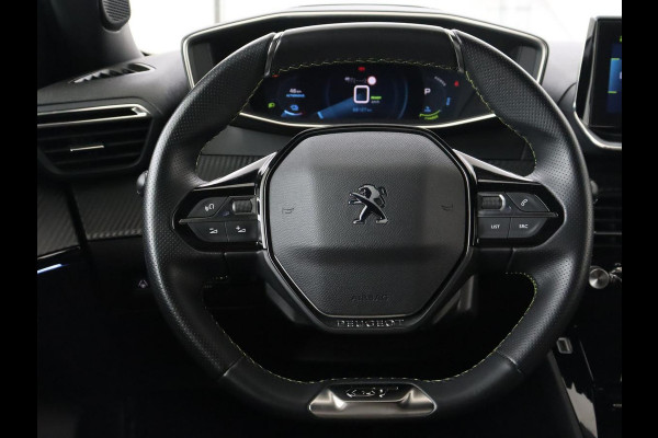 Peugeot e-2008 EV GT Pack 50 kWh | Stoelverwarming | Alcantara | Adaptive cruise | Camera | Carplay | Navigatie | Keyless | Digital Cockpit | Dodehoek detectie | Climate control