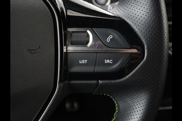 Peugeot e-2008 EV GT Pack 50 kWh | Stoelverwarming | Alcantara | Adaptive cruise | Camera | Carplay | Navigatie | Keyless | Digital Cockpit | Dodehoek detectie | Climate control