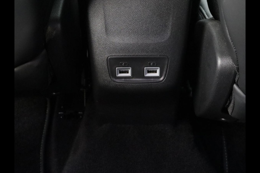 Peugeot e-2008 EV GT Pack 50 kWh | Stoelverwarming | Alcantara | Adaptive cruise | Camera | Carplay | Navigatie | Keyless | Digital Cockpit | Dodehoek detectie | Climate control
