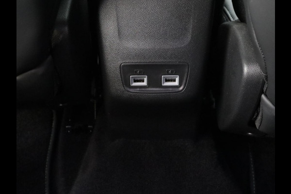 Peugeot e-2008 EV GT Pack 50 kWh | Stoelverwarming | Alcantara | Adaptive cruise | Camera | Carplay | Navigatie | Keyless | Digital Cockpit | Dodehoek detectie | Climate control