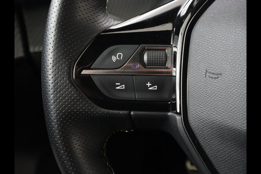 Peugeot e-2008 EV GT Pack 50 kWh | Stoelverwarming | Alcantara | Adaptive cruise | Camera | Carplay | Navigatie | Keyless | Digital Cockpit | Dodehoek detectie | Climate control