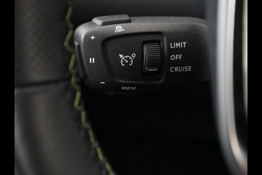 Peugeot e-2008 EV GT Pack 50 kWh | Stoelverwarming | Alcantara | Adaptive cruise | Camera | Carplay | Navigatie | Keyless | Digital Cockpit | Dodehoek detectie | Climate control