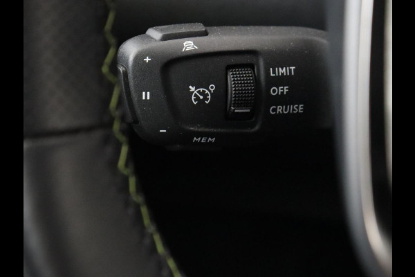 Peugeot e-2008 EV GT Pack 50 kWh | Stoelverwarming | Alcantara | Adaptive cruise | Camera | Carplay | Navigatie | Keyless | Digital Cockpit | Dodehoek detectie | Climate control