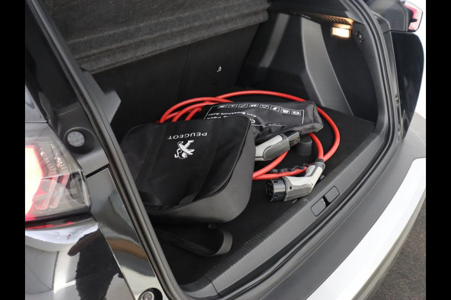 Peugeot e-2008 EV GT Pack 50 kWh | Stoelverwarming | Alcantara | Adaptive cruise | Camera | Carplay | Navigatie | Keyless | Digital Cockpit | Dodehoek detectie | Climate control