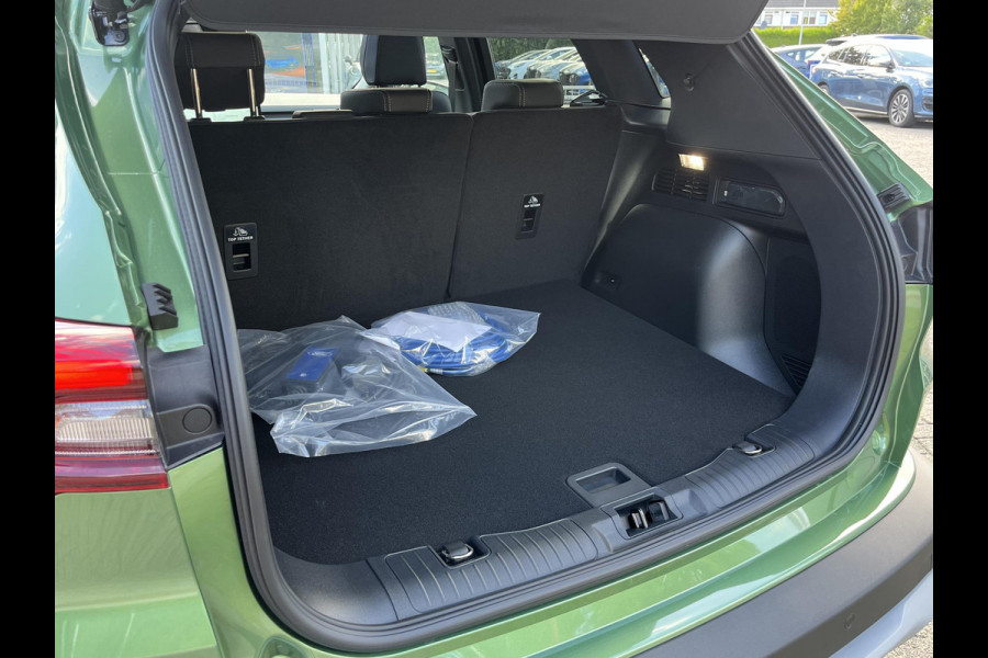 Ford Kuga 2.5 PHEV Active X Panoramadak | Winter Pack | Wegklapbare trekhaak | 19 inch lichtmetalen velgen | Reservewiel | Adaptieve Matrix LED koplampen met Coast to Coast | Prijs incl. 4.000 Ford voordeel