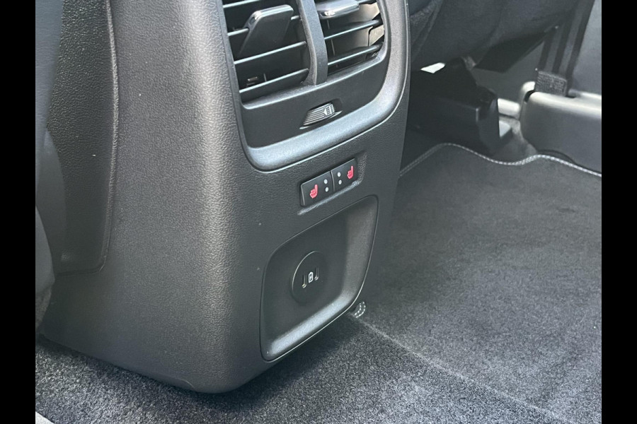 Ford Kuga 2.5 PHEV Active X Panoramadak | Winter Pack | Wegklapbare trekhaak | 19 inch lichtmetalen velgen | Reservewiel | Adaptieve Matrix LED koplampen met Coast to Coast | Prijs incl. 4.000 Ford voordeel