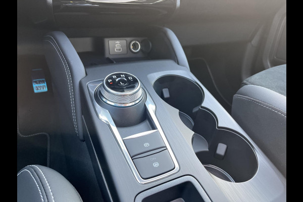 Ford Kuga 2.5 PHEV Active X Panoramadak | Winter Pack | Wegklapbare trekhaak | 19 inch lichtmetalen velgen | Reservewiel | Adaptieve Matrix LED koplampen met Coast to Coast | Prijs incl. 4.000 Ford voordeel