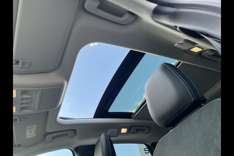 Ford Kuga 2.5 PHEV Active X Panoramadak | Winter Pack | Wegklapbare trekhaak | 19 inch lichtmetalen velgen | Reservewiel | Adaptieve Matrix LED koplampen met Coast to Coast | Prijs incl. 4.000 Ford voordeel