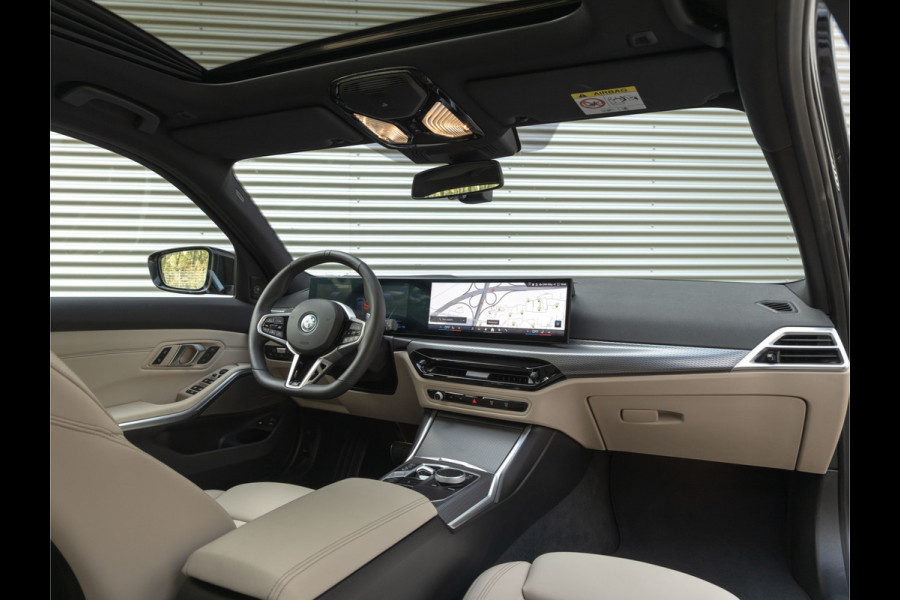 BMW 3 Serie Touring 330e xDrive M-Sport - Pano - Driving Ass Prof - Trekhaak - Head-up