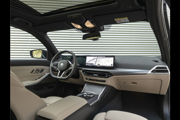 BMW 3 Serie Touring 330e xDrive M-Sport - Pano - Driving Ass Prof - Trekhaak - Head-up