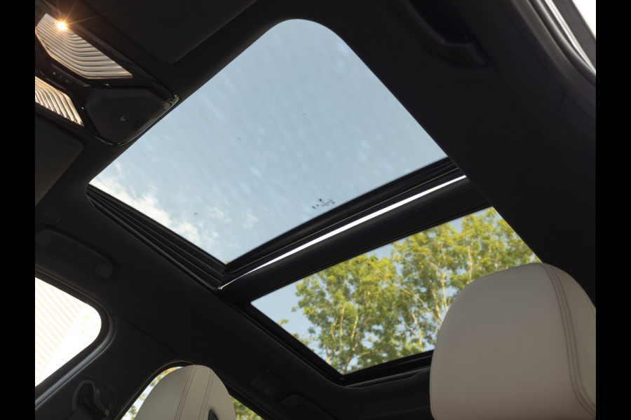 BMW 3 Serie Touring 330e xDrive M-Sport - Pano - Driving Ass Prof - Trekhaak - Head-up