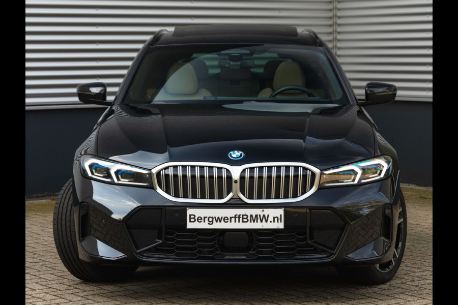 BMW 3 Serie Touring 330e xDrive M-Sport - Pano - Driving Ass Prof - Trekhaak - Head-up