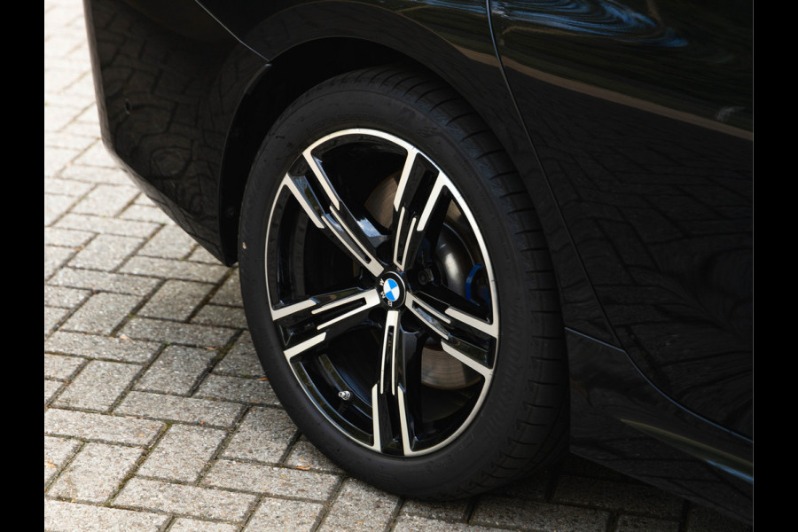 BMW 3 Serie Touring 330e xDrive M-Sport - Pano - Driving Ass Prof - Trekhaak - Head-up