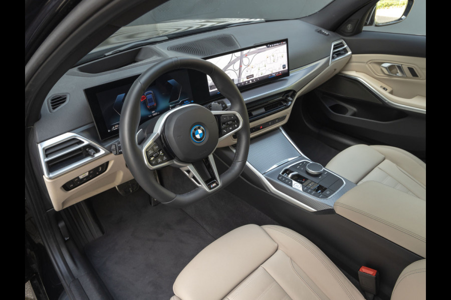 BMW 3 Serie Touring 330e xDrive M-Sport - Pano - Driving Ass Prof - Trekhaak - Head-up
