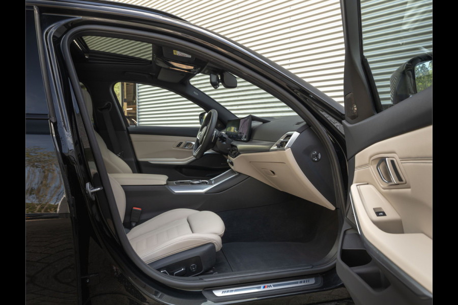 BMW 3 Serie Touring 330e xDrive M-Sport - Pano - Driving Ass Prof - Trekhaak - Head-up