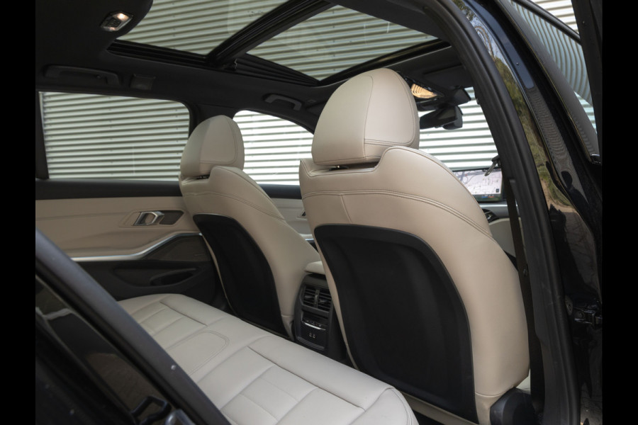 BMW 3 Serie Touring 330e xDrive M-Sport - Pano - Driving Ass Prof - Trekhaak - Head-up