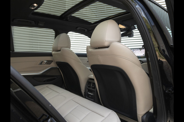 BMW 3 Serie Touring 330e xDrive M-Sport - Pano - Driving Ass Prof - Trekhaak - Head-up