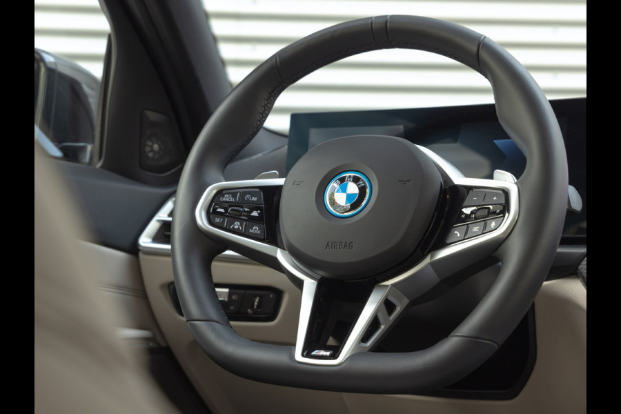BMW 3 Serie Touring 330e xDrive M-Sport - Pano - Driving Ass Prof - Trekhaak - Head-up