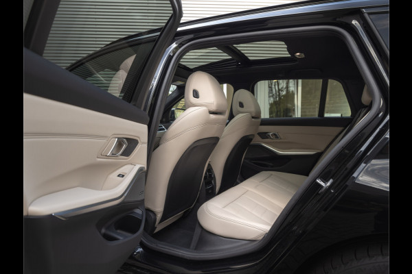 BMW 3 Serie Touring 330e xDrive M-Sport - Pano - Driving Ass Prof - Trekhaak - Head-up
