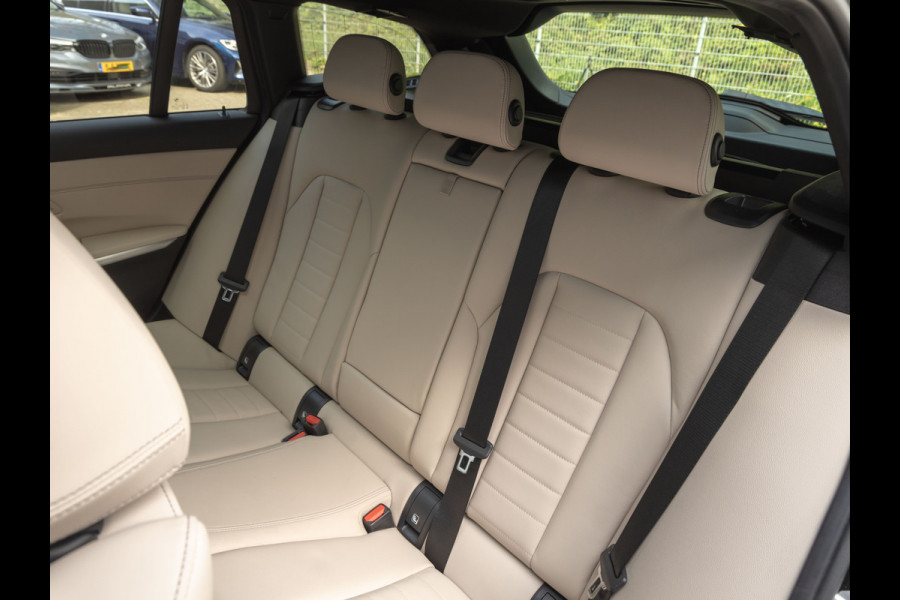 BMW 3 Serie Touring 330e xDrive M-Sport - Pano - Driving Ass Prof - Trekhaak - Head-up