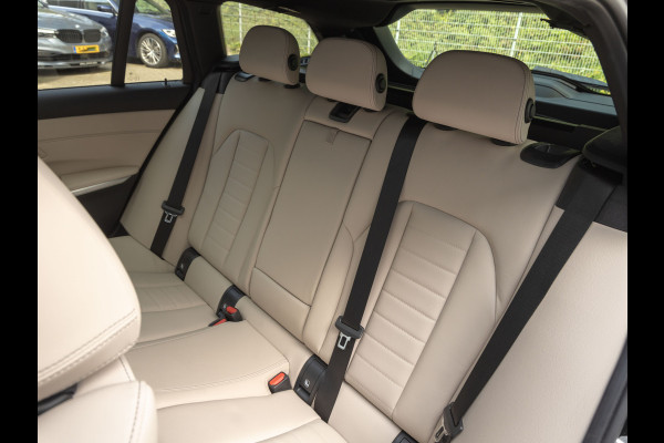 BMW 3 Serie Touring 330e xDrive M-Sport - Pano - Driving Ass Prof - Trekhaak - Head-up