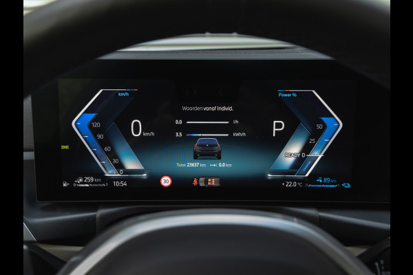 BMW 3 Serie Touring 330e xDrive M-Sport - Pano - Driving Ass Prof - Trekhaak - Head-up