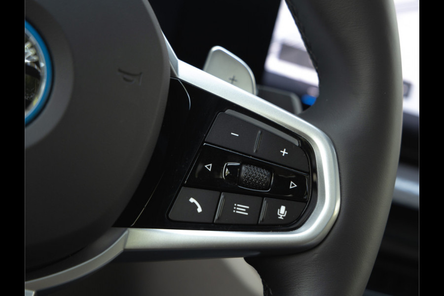 BMW 3 Serie Touring 330e xDrive M-Sport - Pano - Driving Ass Prof - Trekhaak - Head-up
